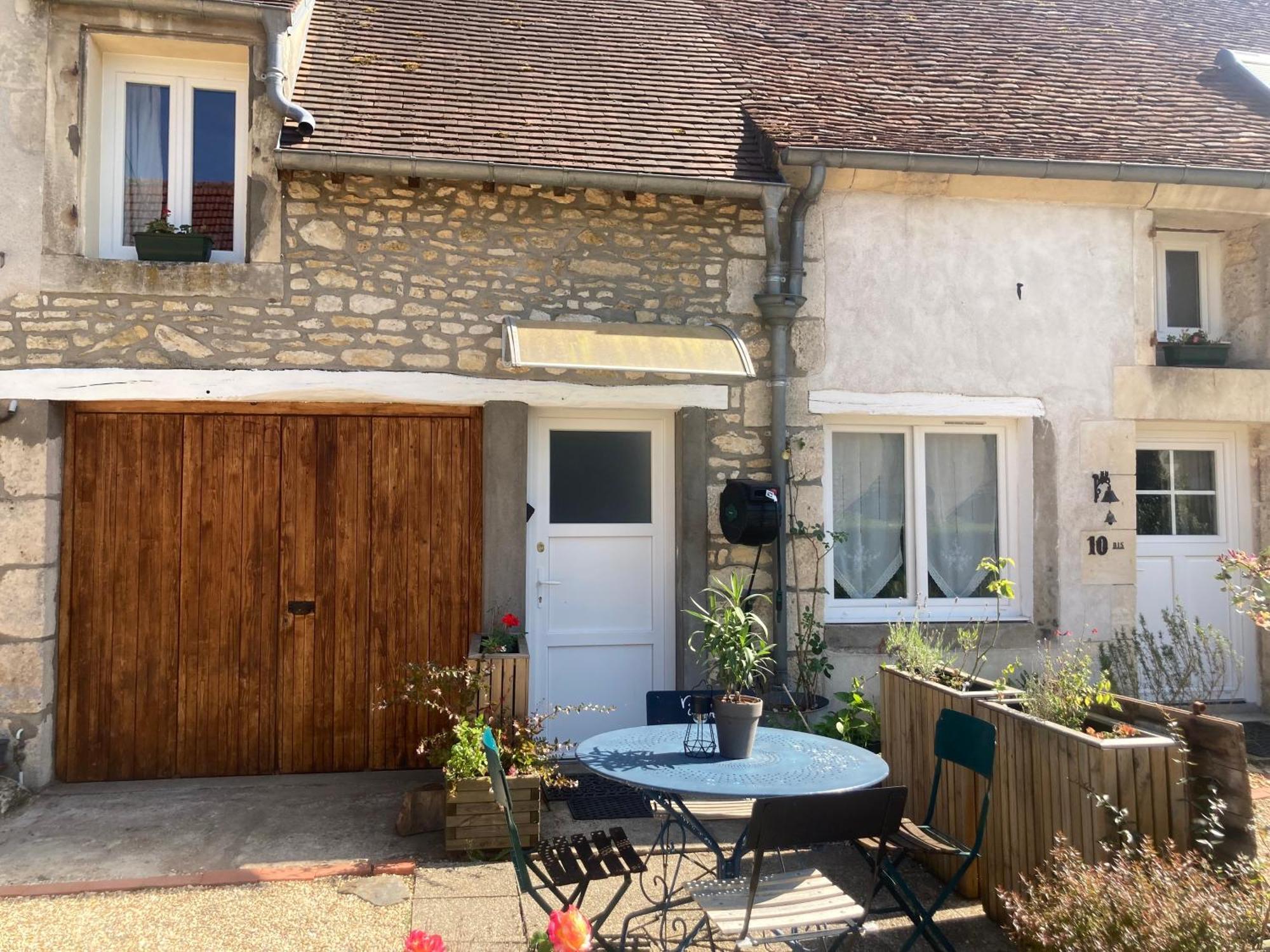 Вилла Logis Cote Cour Varennes-les-Narcy Экстерьер фото